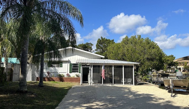 Cozy Waterfront Fish Camp- Catch Dinner from your Dock! in Crystal River