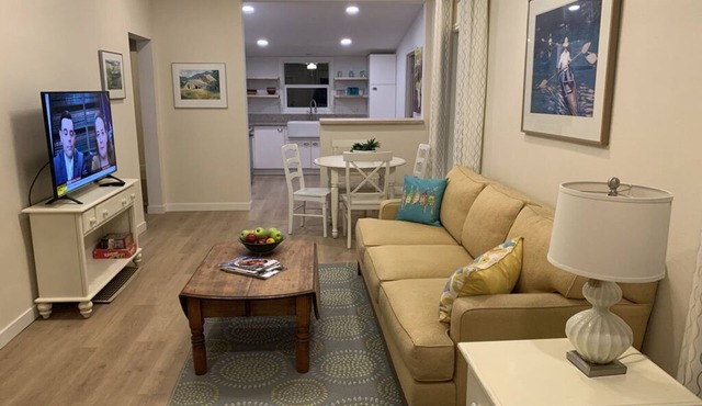 Cute UPDATED cottage - Vintage vibe/modern conveniences! in Silverton