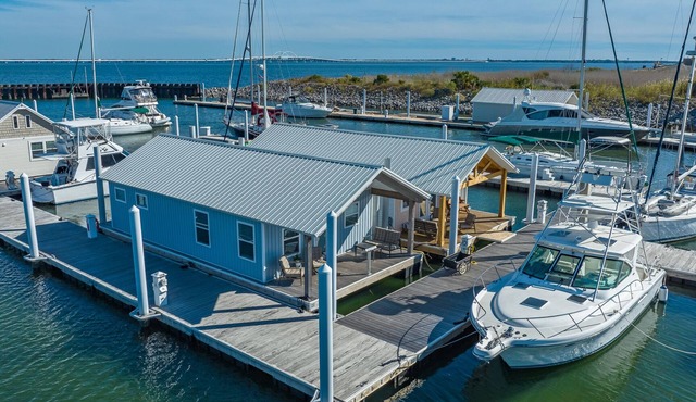 DECKED OUT - Tranquil! Immaculate! Unique! Downtown! Dock your boat! in Pensacola