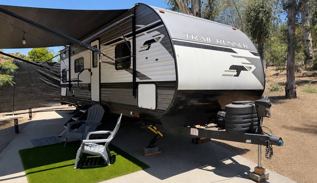 Delightful 1-bedroom Modern RV with AC North County SD, Escondido in Escondido