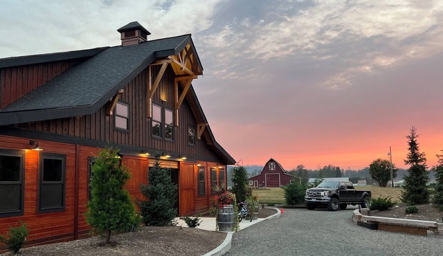 Delightful 6-bedroom lodge in Monroe perfect for group getaways in Monroe