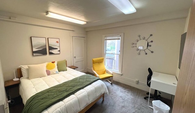 Deluxe Room, Queen Bed in Eugene