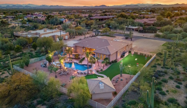 Desert Oasis ★ Pool-Spa-Disc Golf-Ping Pong-Poker Table-Pool Table★ in Scottsdale