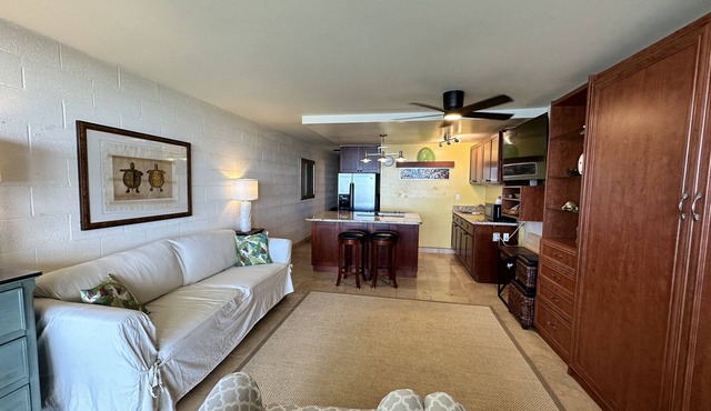 DIRECT SANDY BEACHFRONT just steps away fr the patio.Ground Fl.condo 1bed2ba2pkg in Haleiwa