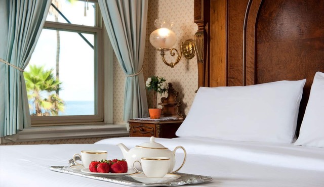Dorymans Oceanfront Inn in Newport Beach