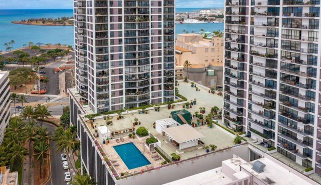 Downtown Honolulu Condo | AC W/D Parking
