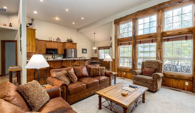DUTC12 - Dog loving home with A/C, Hot Tub in Sunriver