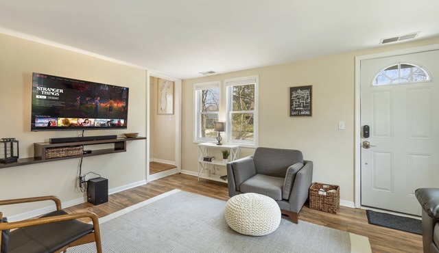 East Lansing 2BR steps from MSU — Private patio in East Lansing