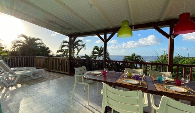 East Oahu Getaway- Hot Tub, Ocean Views, AC in Kaneohe