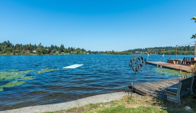 Edmonds lakefront home near Seattle in Edmonds
