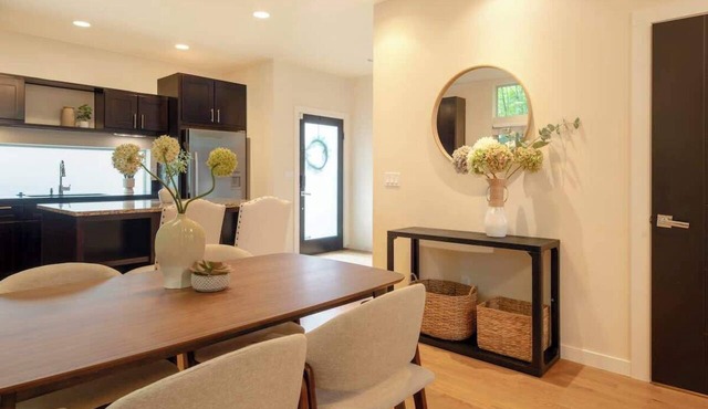Elegant Ballard 3b 2.5b | Designer Touch & Patio in Seattle