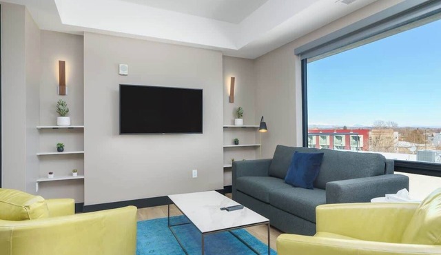 Elegant Flat on Tennyson Street w/Balcony + Rooftop Patio in Denver
