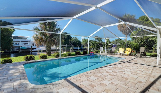 Enjoy a 3-bedroom vacation home in Yacht Club - Special January & February. in Cape Coral