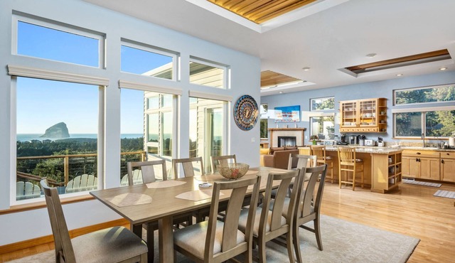 Enormous Deck, Hot Tub, Chef's Kitchen, BBQ, Custom Local Art in Pacific City