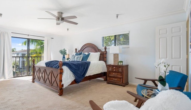 Exceptional Waterfront Condo in Downtown Naples! in Naples