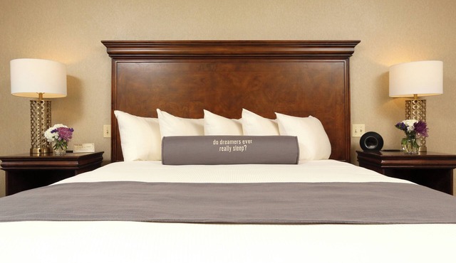 Experience a Romantic Elegant Escape in Historical Rochester! in Rochester