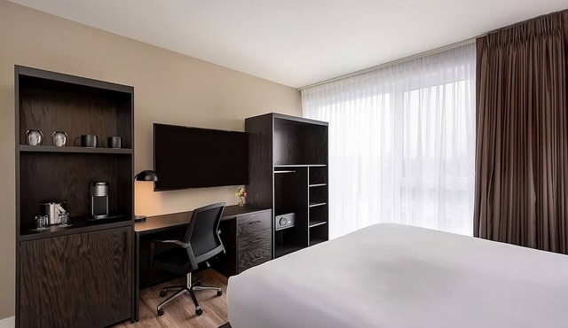 Experience Comfort and Serenity in Relaxing Unit Made for Unwinding in Salem