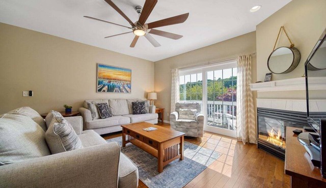 Experience comfort in this 3-bedroom townhome with stunning water views in downtown Saugatuck. in Saugatuck