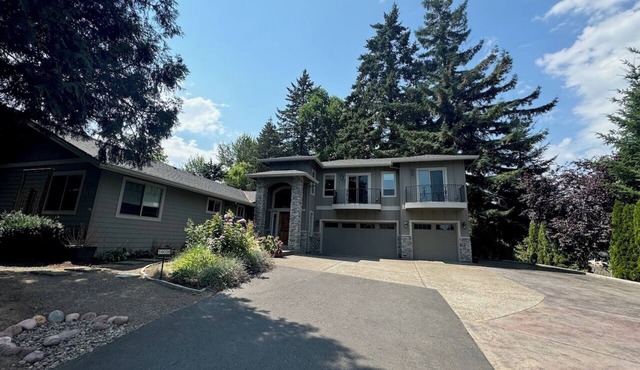 Extended Stay l Single Family 5 Bed 3 Bath Fenced Yard, EV Charge l Pets Welcome in Tigard