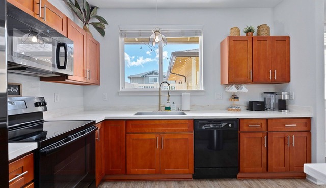 Fam Friendly Townhouse in heart of Kapolei! With pool&gym. Mins to beaches&more. in Kapolei