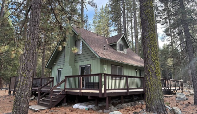 Family-Friendly Graeagle Cabin Deck backs to Forest Walk to Mill Pond in Graeagle