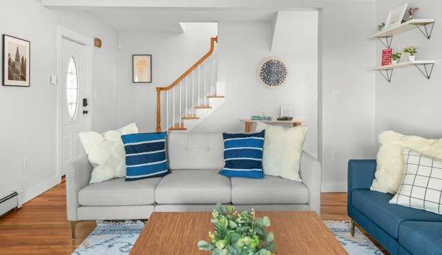 Family-Friendly Rose Cottage | Near Encore | 4 Beds 3 Baths in Everett