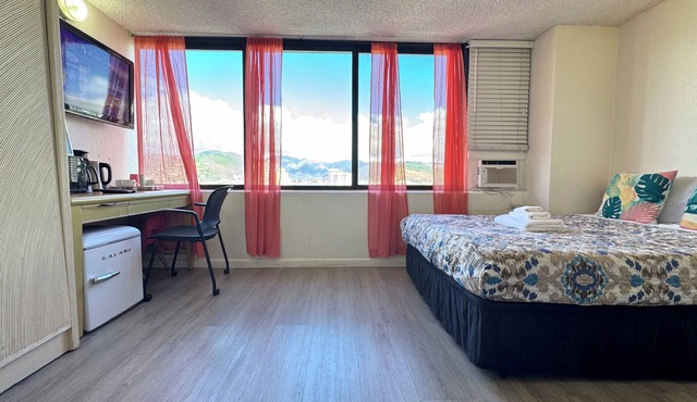 Family/Friends Hotel in Terrific Honolulu Room, AC