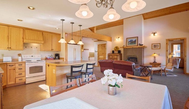 Family Mountain Retreat Near Lake Wenatchee & Stevens Pass in Leavenworth