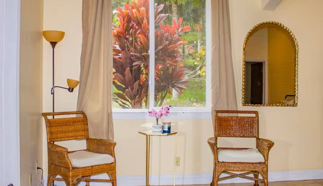 Family Retreat Near Akaka Falls – Sleeps 7 & BBQ in Hakalau