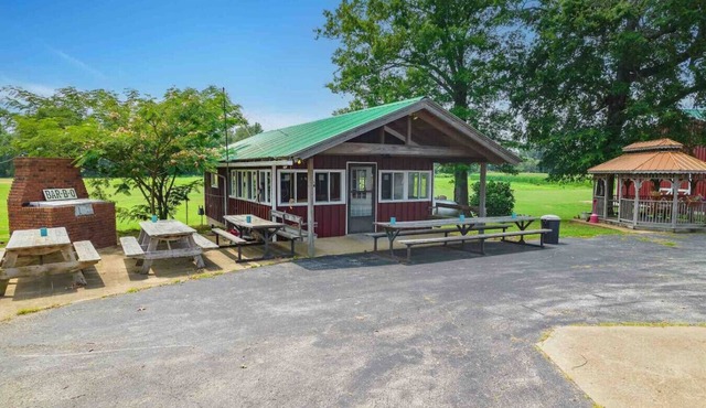 Farming resort; rustic meets luxury in Toone