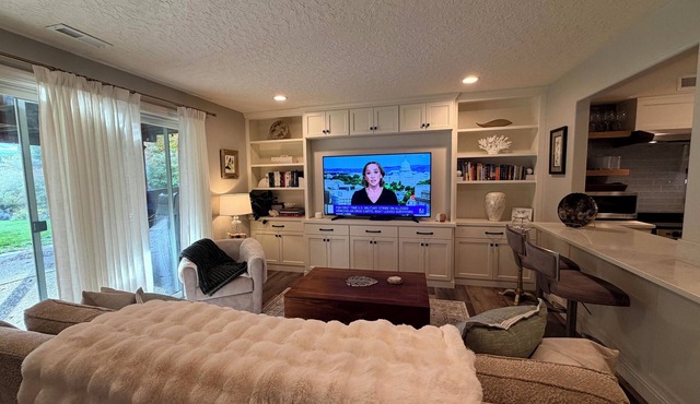 Forrest Retreat — Charming 2-BR Suite w/private Jacuzzi & Patio in Walla Walla