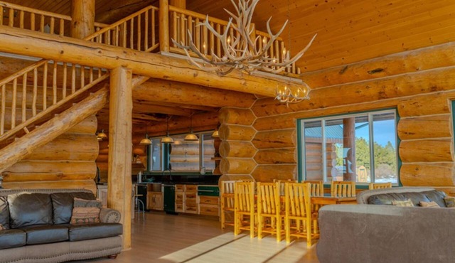 FOXFHILL: 6,000+ sq ft log estate, 4BR/5BA sleeps 16. in Otis Orchards