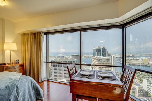 Free Parking Pool Harbor View Access Honolulu Gem! in Honolulu