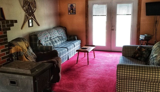 Fully Furnished, Sleeps 5, Directly On Snowmobile Trail, 90 days in Dummer