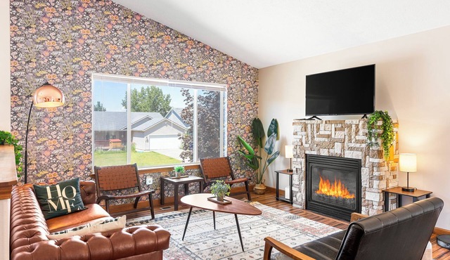 Fun home! Gameroom, playground, near hospitals, 5mi downtown 9mi GEG 4mi Gonzaga in Spokane Valley