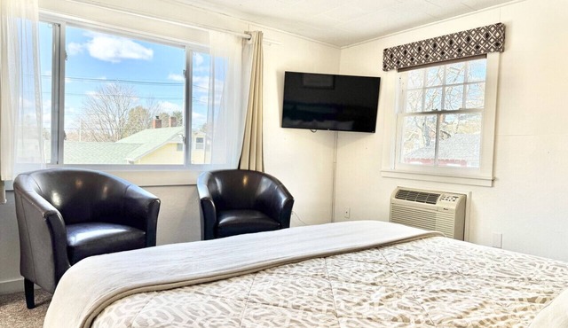 Gallagher`s Travels Cabin Six (King) in Bar Harbor