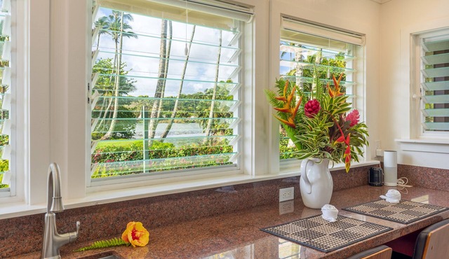 Garden Cottage — Four-Poster Queen, Direct Wailua River Views