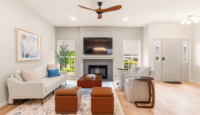 Gated Energy Corridor Townhome with pool, Houston TX in Houston