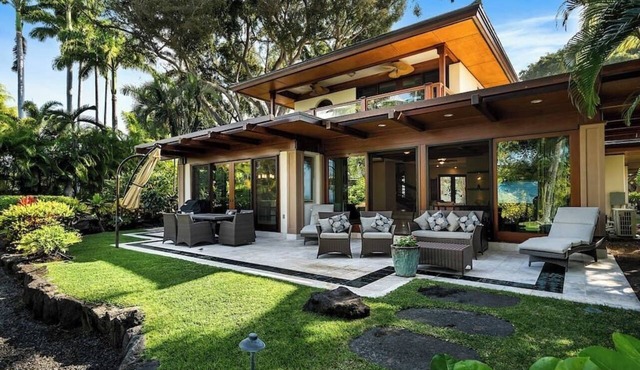 Gated Oceanfront Kona Villa w/Pool, AC & Tennis | Sunset Views | Steps from .