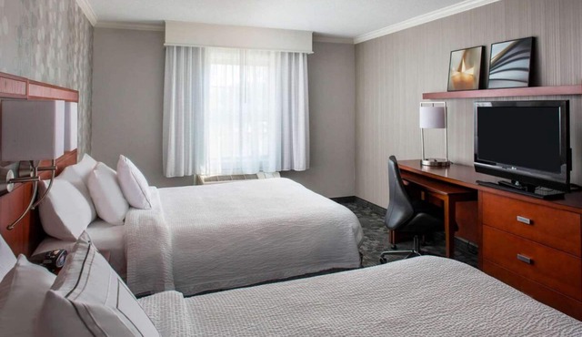 Get Ready for a Blissful Getaway! 3 Comfortable Units, Near Micozzi Beach in Lowell