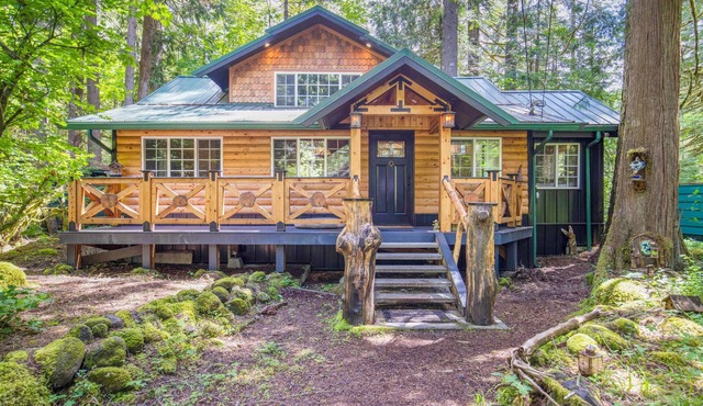 Gnome Way Steiner Cabin - Relax in the Woods in Rhododendron