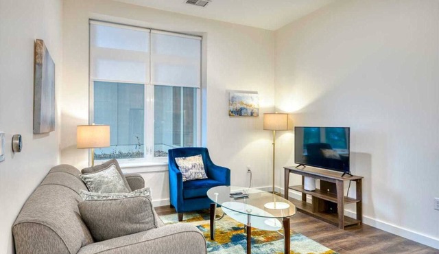 Gorgeous Apt Near Shipyards with Pool in Hingham
