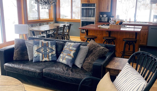 GORGEOUS Estes Park, Allenspark, Lyons CO 4BR Riverfront Home in Lyons