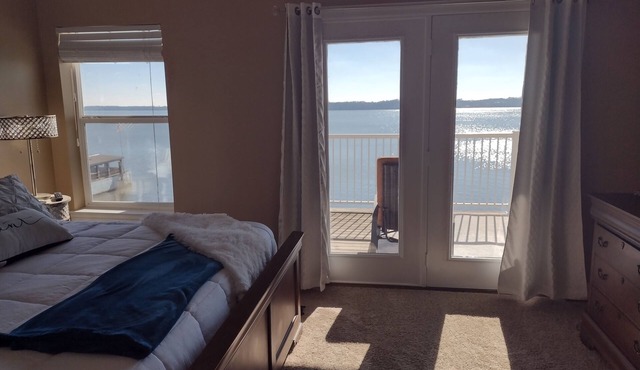 GORGEOUS Wheeler LAKE FRONT CONDO 1800 SQ ft 3bed/2bath sleeps 6-8 Monthly Rent in Athens