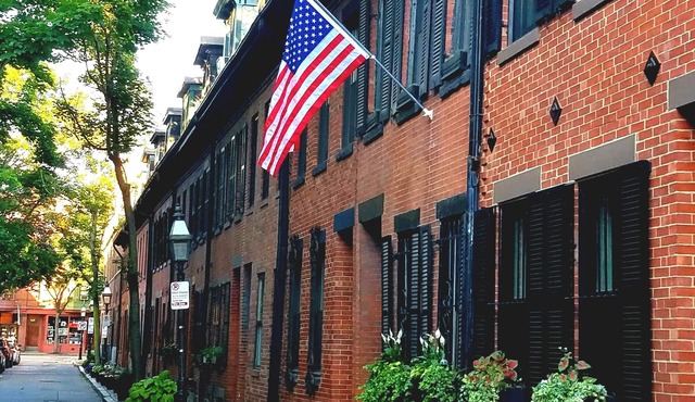 Great South End/Back Bay location, 1 bed condo near T station in Boston