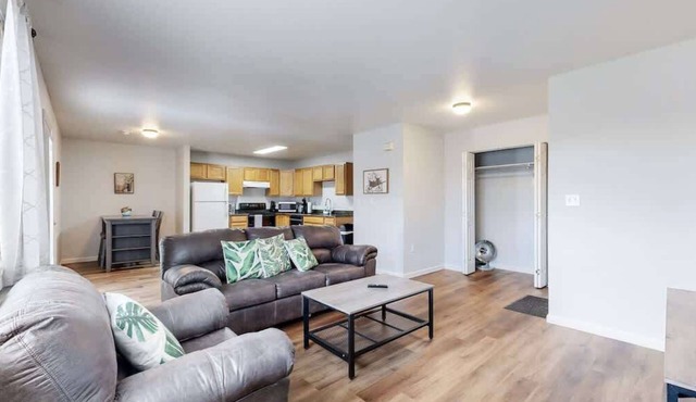 Great Two King Bed Rooms Near Airport Ideal Stay! in Brighton