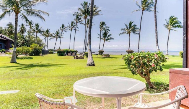Ground-Floor Molokai Condo with Outdoor Pool, Grills & Kitchen