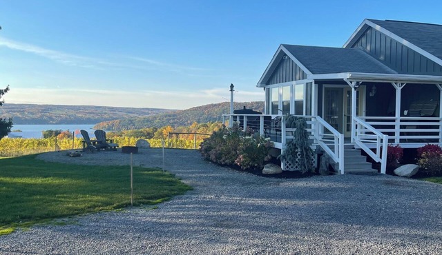 Haven on Hyatt. Gorgeous views in the heart of wine country! in Dundee