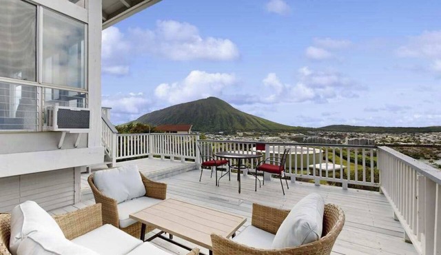 Hawaii Kai Dream with Ocean Views & Big Lanai in Honolulu