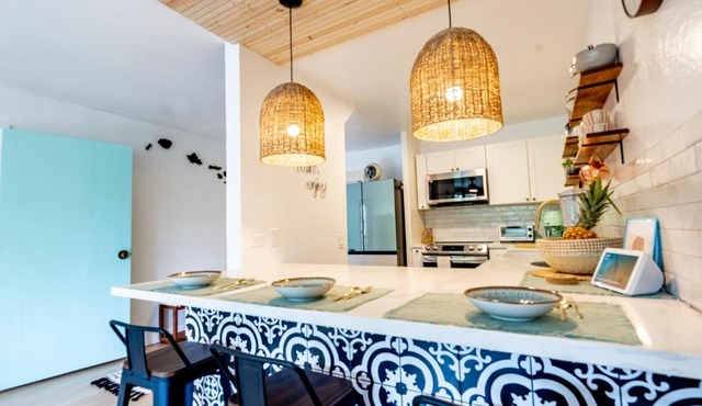 Hawaii Lifestyle Design Condo l Pool l Near Beach l AC l Free Parking l Sleeps 6